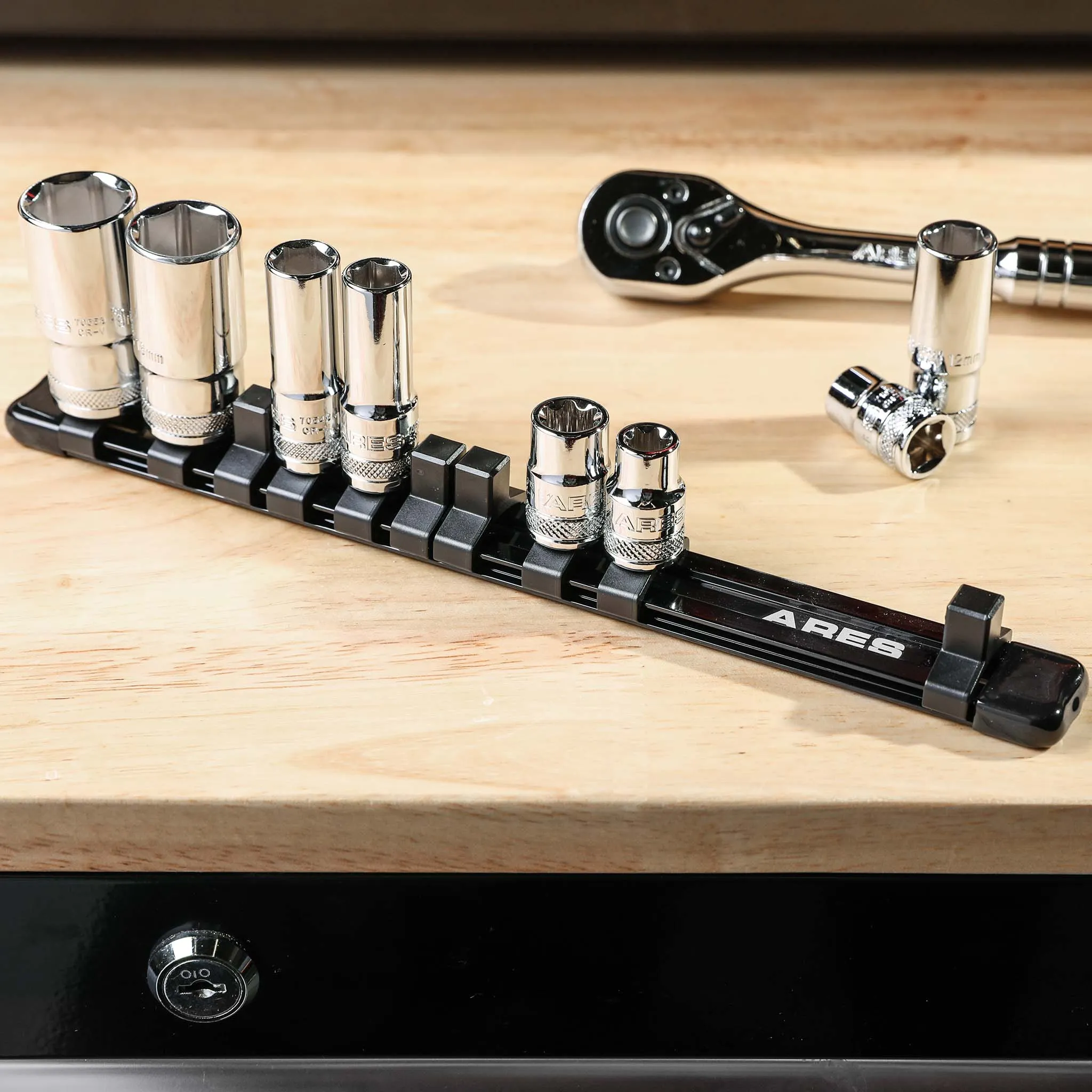 ARES 70149 - 3/8" Black 9.84" Aluminum Socket Rail